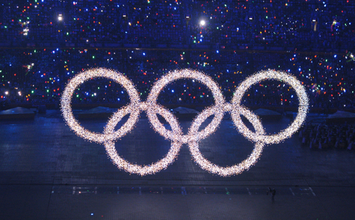 8��8�������ڶ�ʮ�Ž����ƥ���˶��ῪĻʽ�ڹ���������¡�ؿ�Ļ��ͼΪ��Ļʽ�ֳ����й������� ��ΰ ��